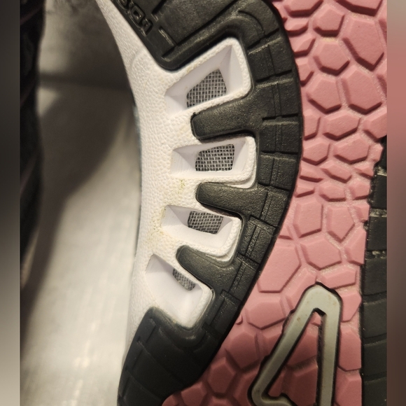 Body Glove Women's Black and Pink Athletic Shoes Size 8. - Picture 5 of 10